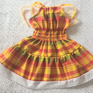 マドラスレースとスモックの女の子のドレス