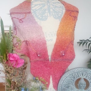 Hand-knitted pink and orange shawl for women Natur'ailes. image 2