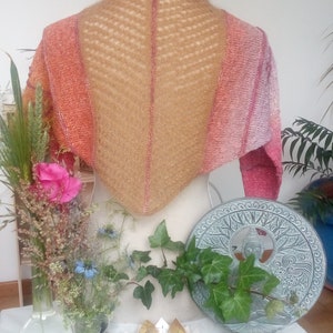 Hand-knitted pink and orange shawl for women Natur'ailes. image 1