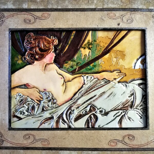 Tableau nu Art nouveau en cuir repoussé: L'aube de Mucha