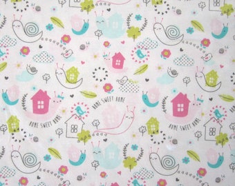 JERSEY de coton BLANC motif "ESCARGOT" gris, vert, bleu et rose