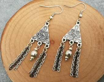 Chain, gift for women and ethnic faitaisie triangle earring