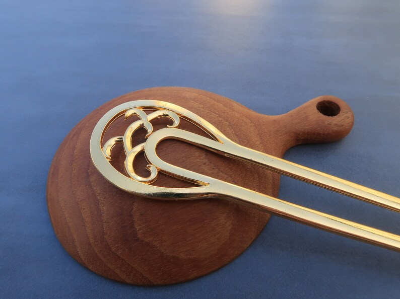 Art nouveau double-patterned vegetable hairpeat in silver or gold bronze