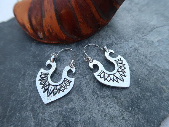 Boucles Doreilles Ethnique Créoles Fleur De Lotus En Pointe Argenté