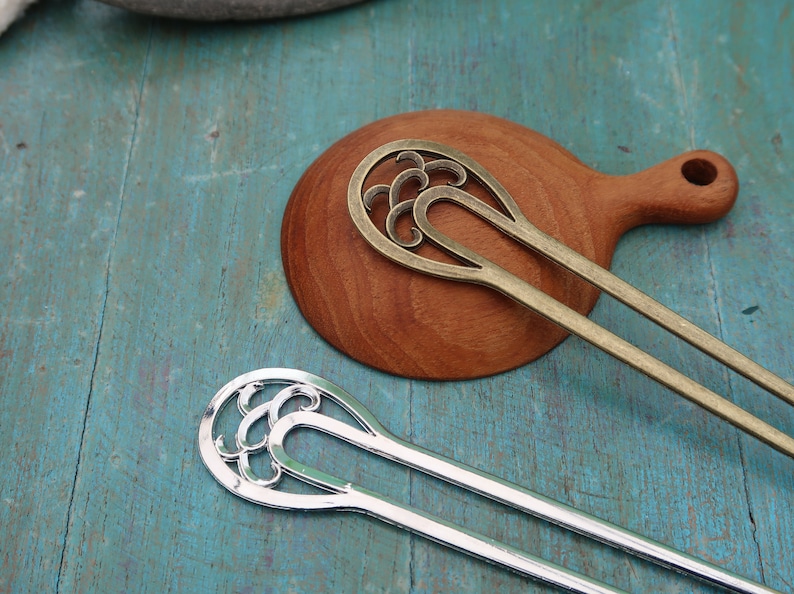 Art nouveau double-patterned vegetable hairpeat in silver or gold bronze