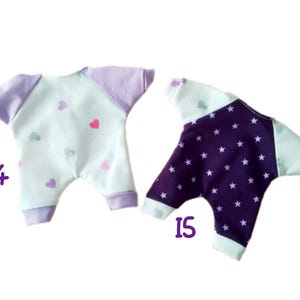 Kleidung für 20 cm große Corolle „Mini Calin“-Babypuppen: Kleidchen oder Pullover und Leggings-Set – Jersey und Wolle, verschiedene Farben Bild 7