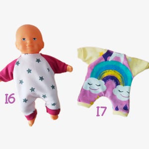 Kleidung für 20 cm große Corolle „Mini Calin“-Babypuppen: Kleidchen oder Pullover und Leggings-Set – Jersey und Wolle, verschiedene Farben Bild 8