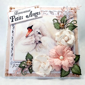Carte de naissance jumelées fait main, thème cygnes, de couleurs pastels, format 15x15 cm, avec enveloppe