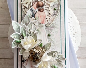 Carte de mariage avec sa boite cadeau dans différents tons de vert, beige et blanc, thème couple de mariés, 21x10 cm