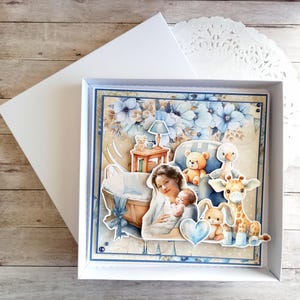 Carte Artisanale Naissance Garçon Avec Boite Cadeau "Moment de tendresse" – Beige et Bleu – 15x15 cm