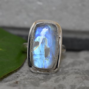 925 silver natural blue moonstone ring-blue moonstone ring-flashy moonstone ring-moonstone ring-handmade ring-blue flashy moonstone ring