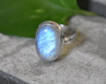 Handmade 925 Silver Ring: Natural Rainbow Moonstone, 17mm