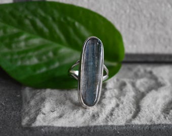 Handgemaakte sterlingzilveren ring blauw kyaniet, designring dames