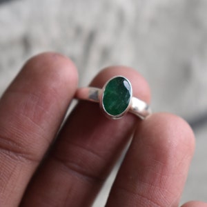 natural emerald ring,green emerald ring,925 silver emerald ring,oval shape emerald ring,natural green emerald ring,faceted emerald ring