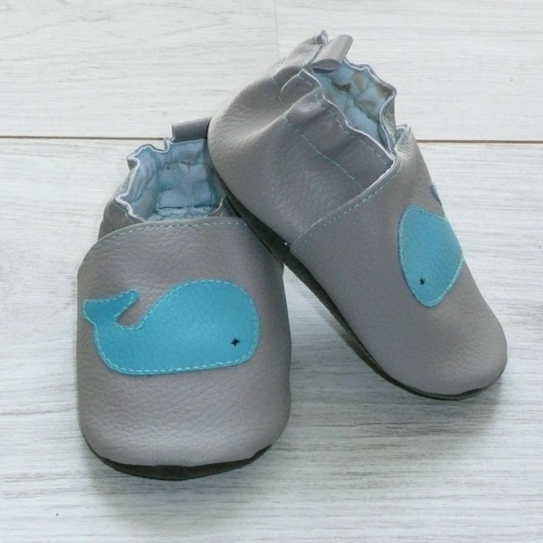 Chaussons pointure 20 gris baleine bleue