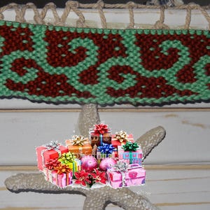 Bracelet in chocolate and pistachio colors