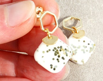 Boucles d'oreilles argile Bermudes blanche et dorées de paillettes scintillante - Argile polymère résine - Bijoux pour elle - Après la Plage