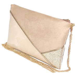 Pochette mariage, pochette de soirée, sac suédine beige, sable, simili cuir paillettes dorées Après la Plage image 1