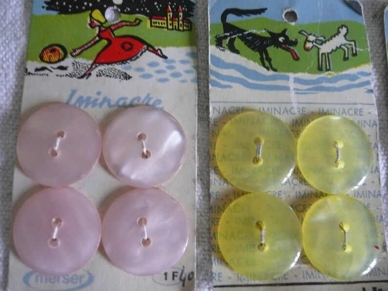 diameter 2.21.08 cm old vintage haberdashery Mark Iminacre Pearl effect 2 holes sewing Lot 5 Plates round buttons 1950 /'s