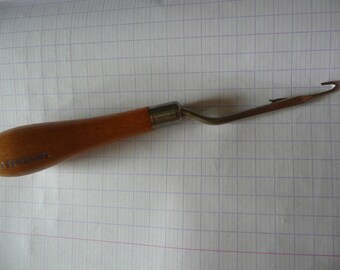 carpet hook - latch hook brand Smyrnafix - vintage haberdashery ( good condition)