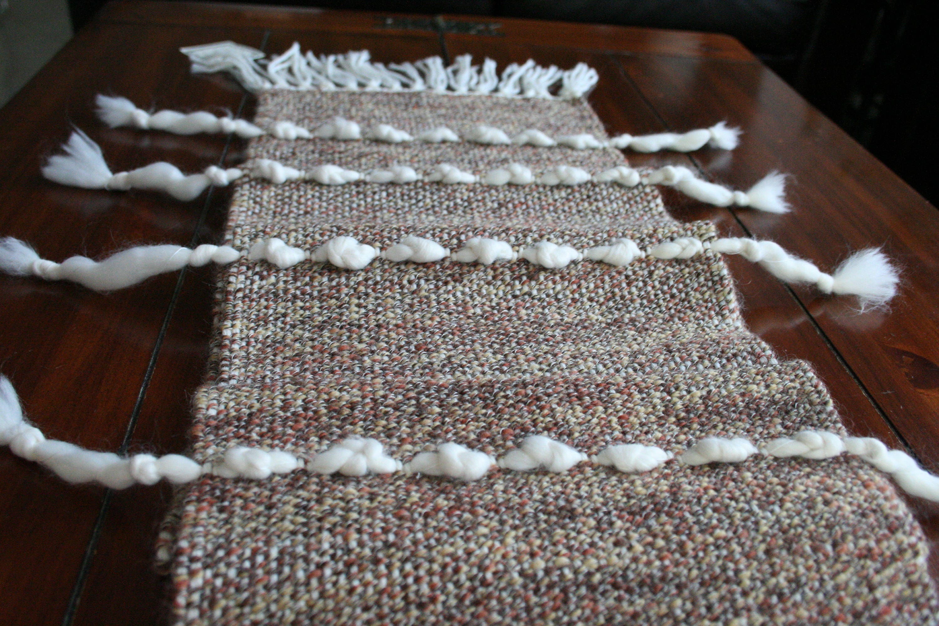 Striscia da tavolo / runner marrone e panna tessuto a mano al telaio in