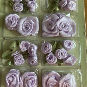 mini roses en satin