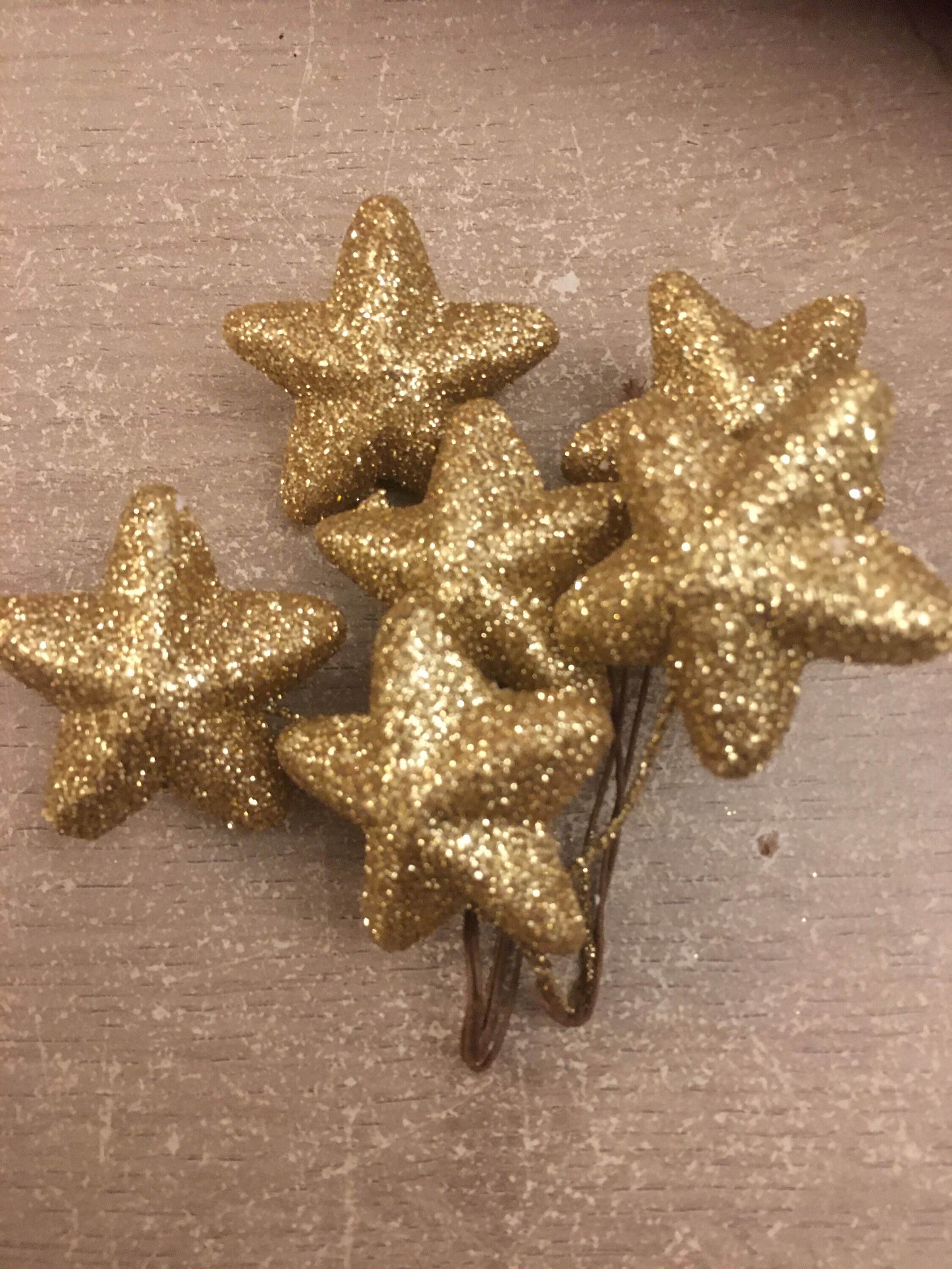 Étoiles Dorées avec Liens