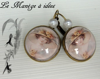 Boucles d'oreilles  dormeuses ,Femme D'antan au Chapeau ,Romantique, Vintage.