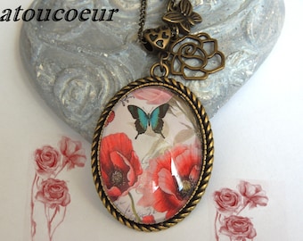 Collier  pendentif cabochon ,Rencontre papillon et coquelicots, Romantique Vintage Baroque.