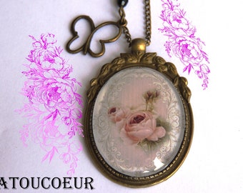 Collier pendentif cabochon métal bronze   Mes roses d'antan,  vintage, romantique.