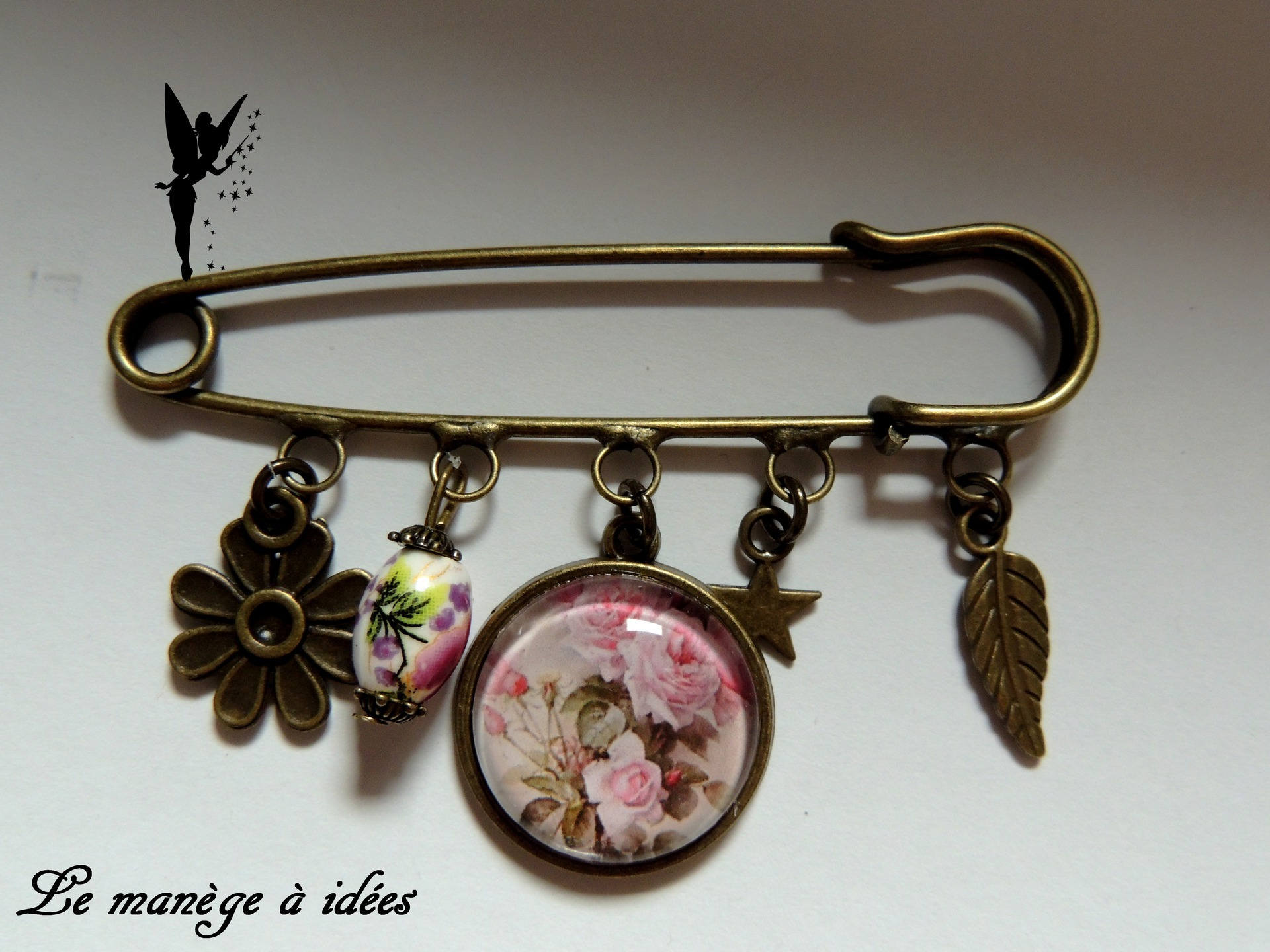 Grande Broche épingle Bronze – Motif Femme Romantique – 30x40mm