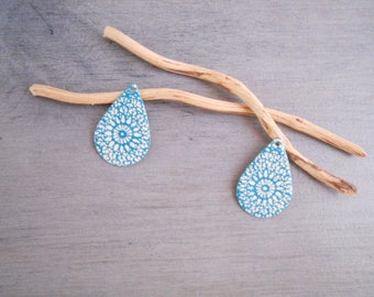 X 2 sequins drops turquoise and ivory 28 x 19 mm