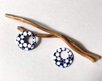 X 2 white and dark blue enamelled sequins 23 mm