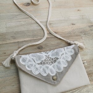 Petit sac bandoulière bohème chic "Oldy Boho" en coton, toile de jute et napperon chiné (taille L)