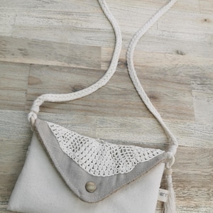 Petit sac bandoulière bohème chic "Oldy Boho" en coton, toile de jute et napperon chiné (taille M)