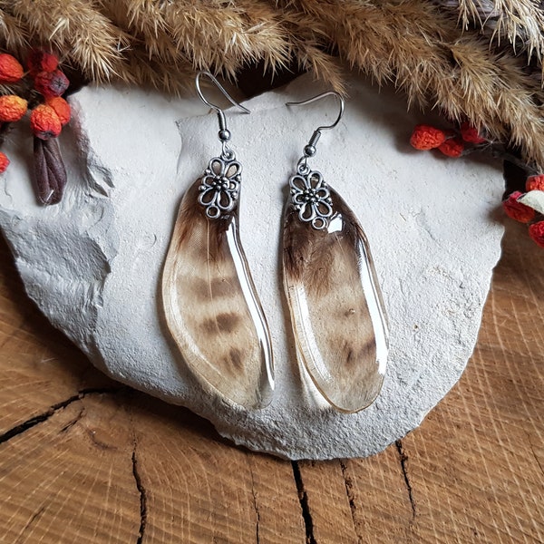 Boucles d'oreilles plumes de Coq cristalliséeq en résine. Boucles d'oreilles plumes naturelles. Cadeau fête des mères