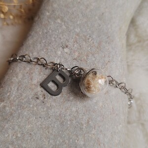Glass and stainless steel sphere pendant bracelet with dried baby&#39;s breath flowers - Personalized initial jewelry, heart mesh chain