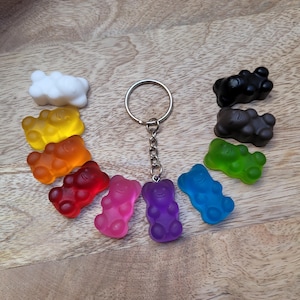 Resin candy bear keychain - 10 colors to choose from, ideal for your keys or adding some fun to your bag.