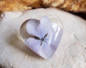 Dried Hydrangea flower heart pin. Dried flower pins. Dried flower brooch. Resin heart pin. Mother's Day gift