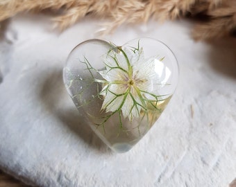 Nigella's dried flower heart pin. Dried flower pins. Dried flower brooch. Resin heart pin. Mother's Day gift