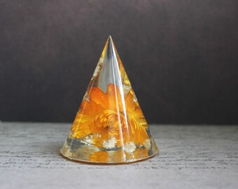 Paperweight or object Deco cone 6 x 5 cm including immortal yellow and white baby's breath and resin