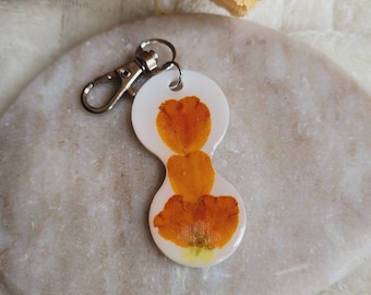 Shopping cart token in resin and dried marigold flowers. Racing accessories. Shopping cart token key ring. Mother's Day gift