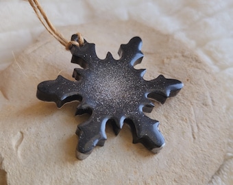 Christmas snowflake pendant in pearly black resin. Christmas' balls. Christmas decoration. Mother's Day gift