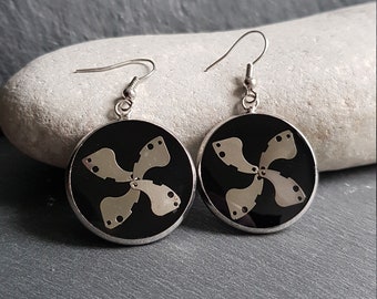 Ronde oorbellen van 2,5 cm, gemaakt van hars en horlogeonderdelen. Steampunk oorbellen.