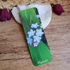 Glossy bookmark – original photo of a forget-me-not flower, ideal for a low-cost reader gift.