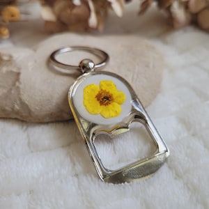 Dried Buttercup Flower Bottle Opener Keychain. Round Keychain. Floral Keychain. Men&#39;s Keychain. Father&#39;s Day Gift