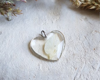 Pendentif coeur fleur séchée de Nigelle blanche. Vendu seul ou avec une chaîne. Pendentif fleurs séchées. Cadeau fête des mères