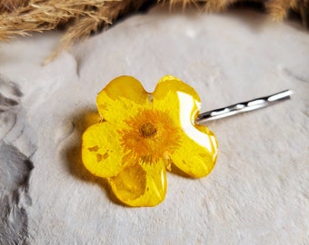 Buttercup flower hairpin. Dried flower hair clip. Dried flower barrette. Flower barrette. Mother's Day gift