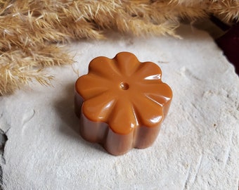 Magnet fleur chocolat dulcey en résine. Magnet gourmandise. Magnet pâques. Magnet chocolat. Cadeau de Pâques Cadeau fête des mères