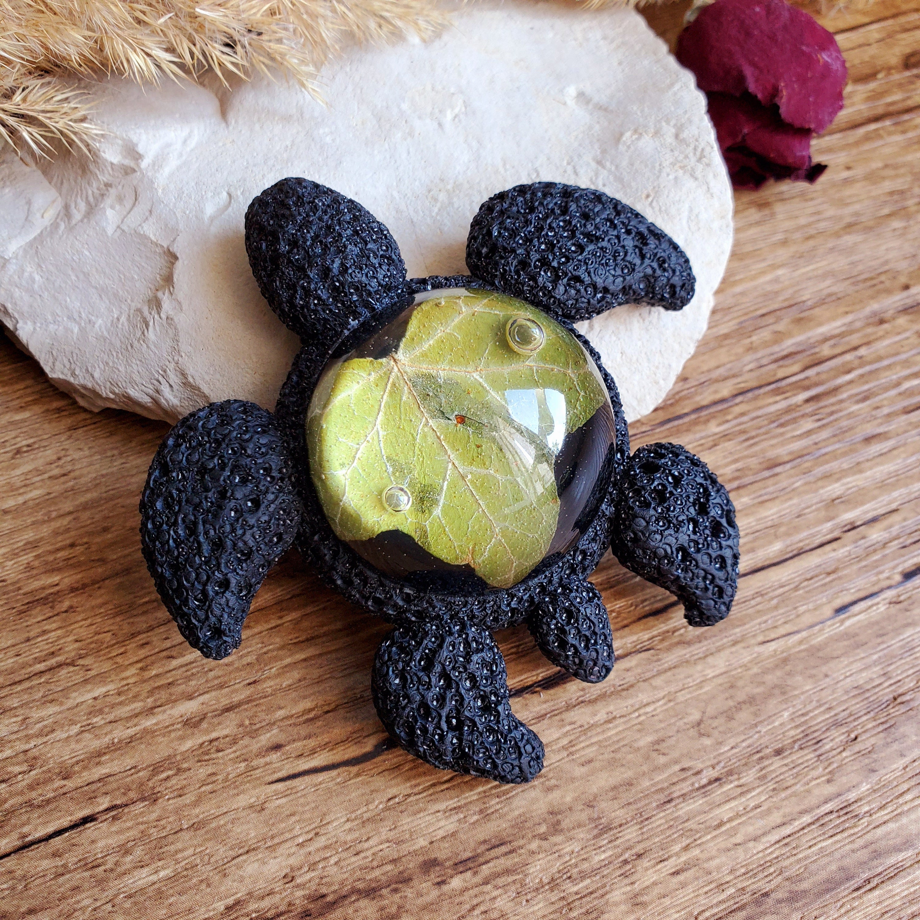 Decorative Resin Turtle With Inclusion Of Dried Ivy Leaf - Laïs Model